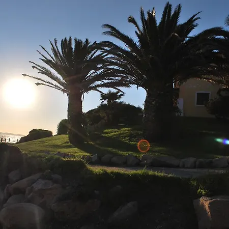 Hotel apartamentowy Dahu 3 2 Bagni Sulla Cala Del Faro 3*